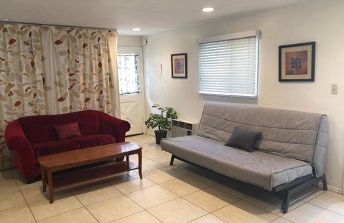 Van Nuys Casa | Lovely One Bedroom with a Pool