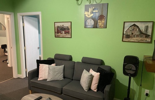 North Side Casa | Lovely Private 2-Bedroom Rental