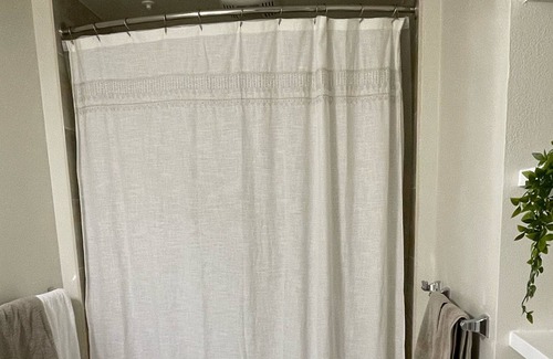 Laguna Niguel Apartamento | Lovely private bedroom with shared bath(female only please)