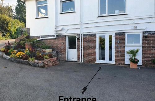 Torquay Apartamento | Lovely private studio room with own kitchen and bathroom. Set in the popular area of Shiphay in Torquay and only a short walk from Torbay Hospital