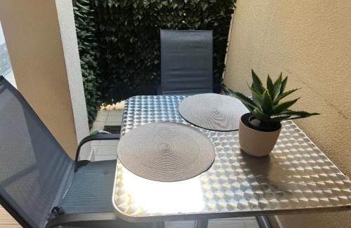 Igalo Apartamento | Lovely Promenade Studio in Central Igalo