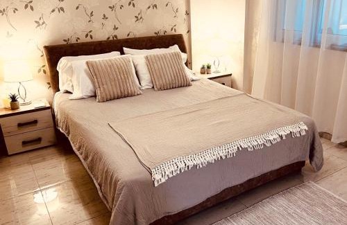 Igalo Apartamento | Lovely Promenade Studio in Central Igalo