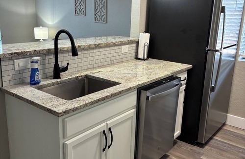 Medical Center District Condominio | Lovely renovated 1 bedroom Condo in the middle of the Medical district !!