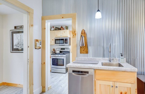 Hixton Casa | Lovely Rural Hixton Farmhouse w/ Porch & Fire Pit!