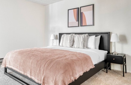 Central San Mateo Apartamento | Lovely San Mateo 1BR w/ W/D, BBQ & Pool, nr Caltrain, by Blueground