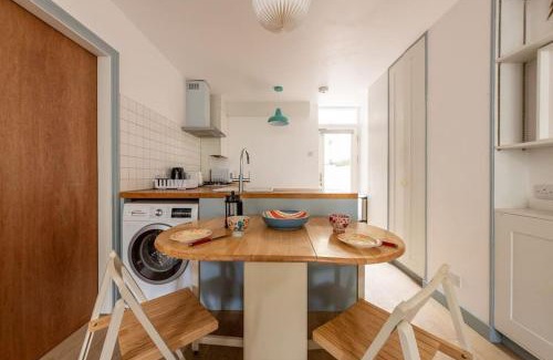 Telegraph Hill Apartamento | Lovely self-contained basement studio with kitchen