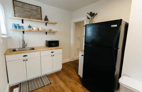 Dayton Casa | Lovely/Spacious 1 Bedroom House - Central Location