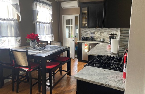 South Side Apartamento | Lovely spacious 2-bedroom apartment with AC in Mount Vernon