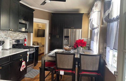 South Side Apartamento | Lovely spacious 2-bedroom apartment with AC in Mount Vernon