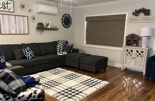 Lodi Casa | Lovely Spacious Modern-Farmhouse Charmer