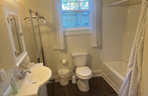 Saint Thomas Development Apartamento | Lovely studio located in the Lower Garden District with private garden patio.