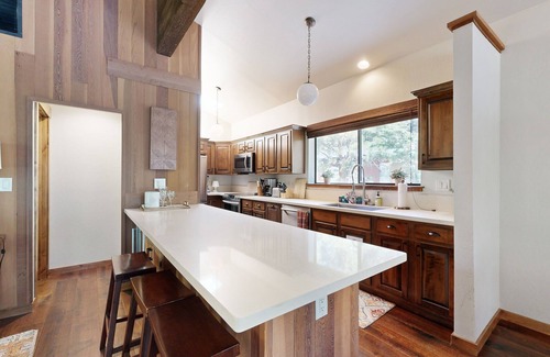 Incline Village Casa | Lovely townhome with fireplace & balcony - walk to the Hyatt Regency Resort