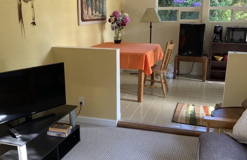 Central Oregon Apartamento | Lovely two-bedroom garden suite near Willamette River bike path