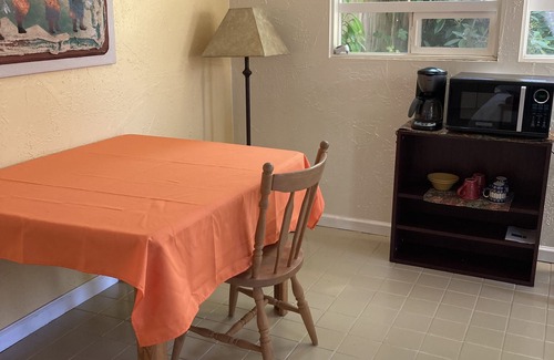 Central Oregon Apartamento | Lovely two-bedroom garden suite near Willamette River bike path