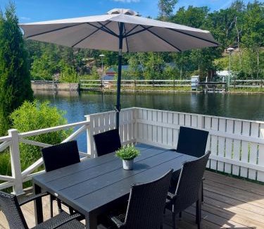 Asarum Casa | Lovely Waterfront Cottage near Karlshamn