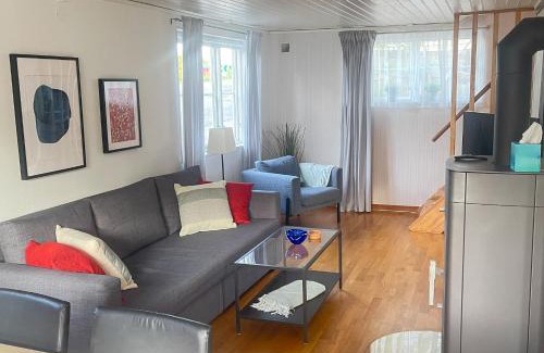 Asarum Casa | Lovely Waterfront Cottage near Karlshamn