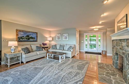 Owls Head Casa | Lovely Waterfront Owls Head Home with Own Beach