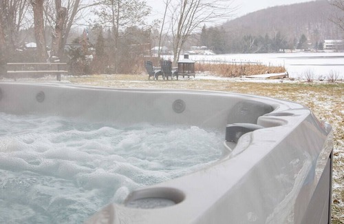 Stanstead Township Chalet De Esquí | Lovering Lakefront - Spa - Monarque