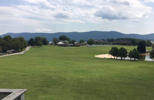 Smith Mountain Lake Condominio | BERNARDS LANDING RESORT🧡SMITH MOUNTAIN LAKE ALQUILERES DE VACACIONES🧡 AGOSTO BAJA TARIFA