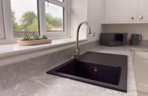 Cheslyn Hay Casa | Low Street Escape by GB Short Stays