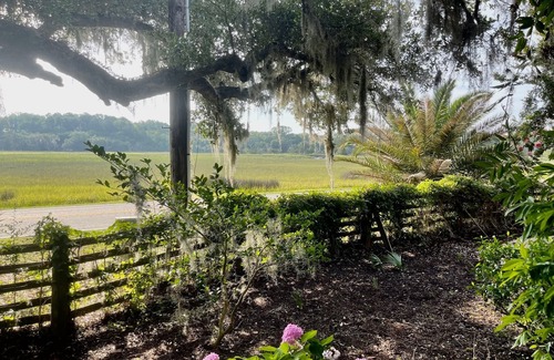 Meggett Casa | Lowcountry Creekside Family get away.