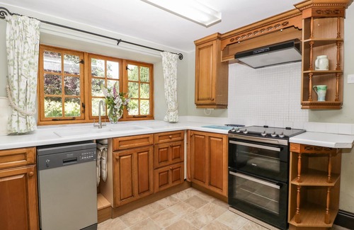 Aymestrey Cabaña | Lower Court Byre