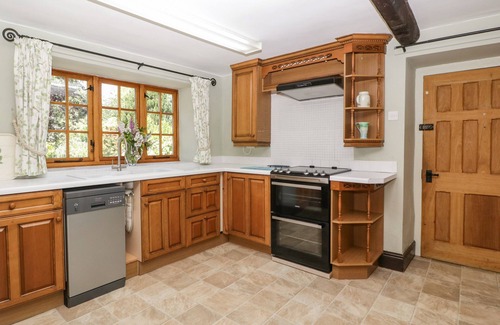 Aymestrey Cabaña | Lower Court Byre