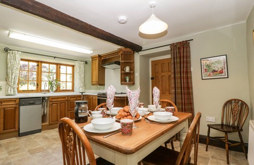 Aymestrey Cabaña | Lower Court Byre