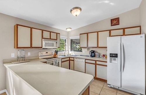 Eden Pines Casa | Lower Keys on quiet canal front w/boat lift, screened-in porch & Pets Welcome!
