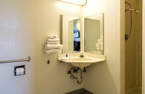 Summit Station Hotel | Loyalty Inn