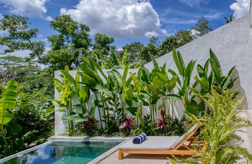 Gianyar Villa | Loyo Villas one BR-is the heart of Bali in welcoming Gianyar with WiFi, AC
