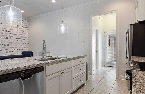 Highlands - Perkins Casa | LSU 2 BR | Pet Friendly|Pool| Fitness| Sleep 4