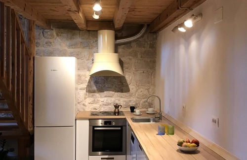 Cove Tri Zala (Zrnovo) Casa | Lucica Beachfront House # 1 con A / C y WIFI en la isla de Lastovo