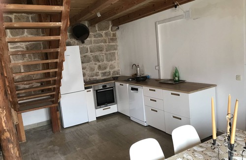 Cove Tri Zala (Zrnovo) Casa | Lucica Beachfront House # 1 con A / C y WIFI en la isla de Lastovo