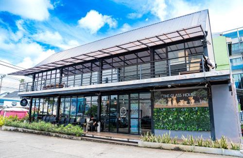 Phuket Hotel | Lulu Hotel at The Glasshouse Lion Café