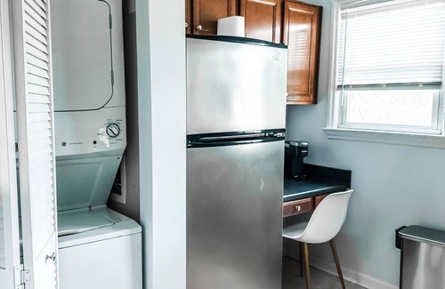 Southwest Raleigh Cabaña | LuLu's Oasis- ITB Five Points Cottage! Family and Pet Friendly