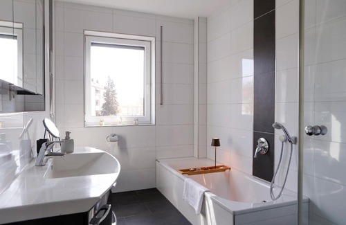 Gabelsbergerstraße Apartamento | Lumen Homes - Design-Apartment nahe Audi und Altstadt, 3 Zimmer, über 100 m2, Balkon