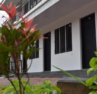 Devikolam Hotel | LUMI INN