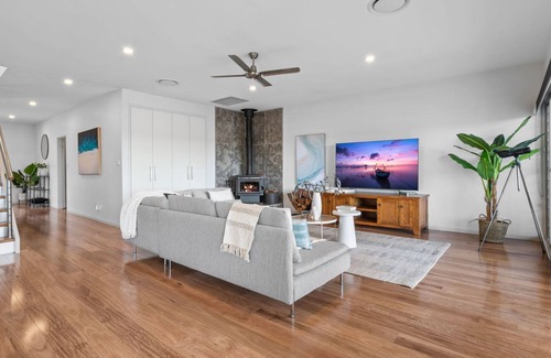 Silverwater Casa | Luminara Lago 6br Waterfront Retreat with Pool at Silverwater