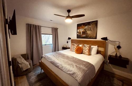 Gatlinburg - Pigeon Forge Casa | Luminous Cottage with Lofted Interior in Sevierville, Tennessee