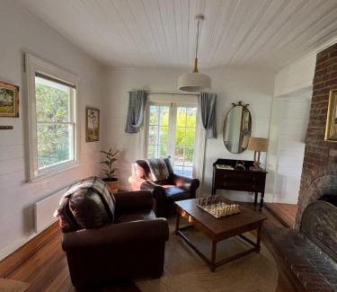 Great Bay Casa | Lumsden Cottage - Historic Stay in Bruny Island