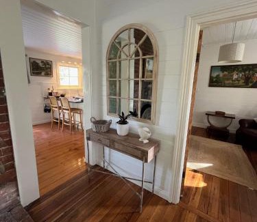 Great Bay Casa | Lumsden Cottage - Historic Stay in Bruny Island