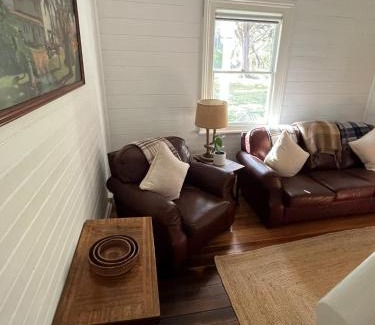 Great Bay Casa | Lumsden Cottage - Historic Stay in Bruny Island