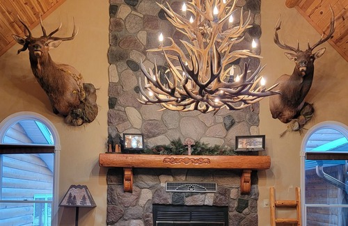 Luther Cabina | Luther's Someday Ranch Retreat w/ 8 person Hot Tub!!