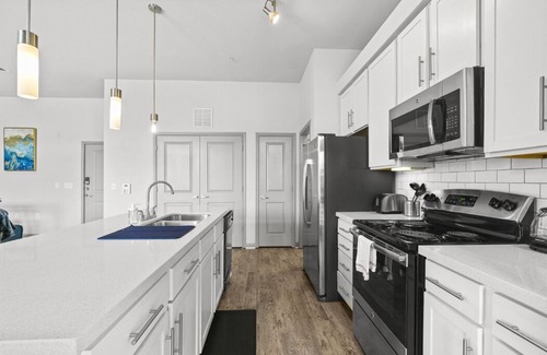 Montopolis Apartamento | LUX 2B2B w/Pool & Parking near the Heart of Austin