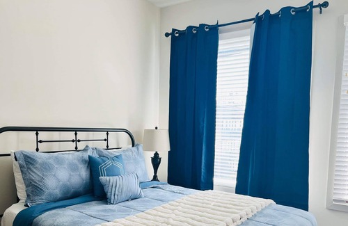 Westside Apartamento | Lux 2BD Penthouse With Pool View!