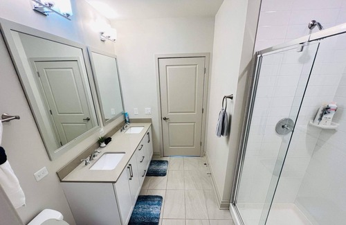 Westside Apartamento | Lux 2BD Penthouse With Pool View!