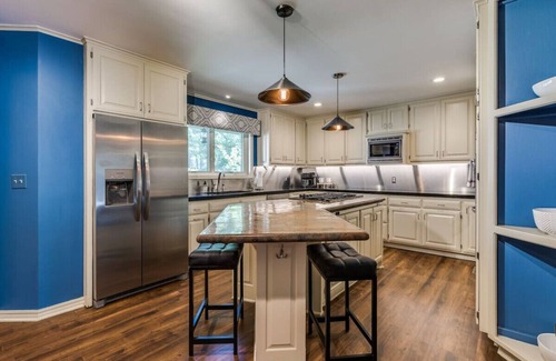 South Tulsa Casa | Lux 4Bed Contemporary Pool Oasis