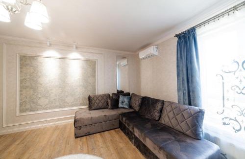 Uzhhorod Apartamento | LUX apartment on Duhnovicha street .Free parking.