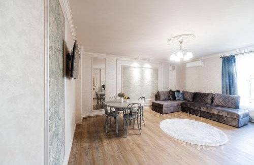 Uzhhorod Apartamento | LUX apartment on Duhnovicha street .Free parking.